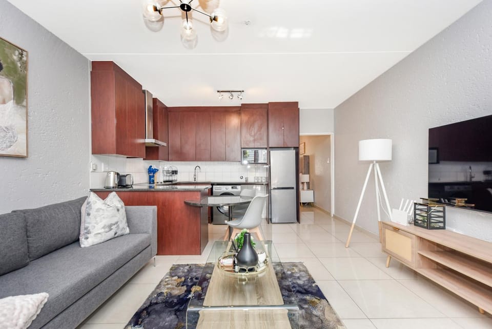 Kitchen or kitchenette, Seating area, Dining area