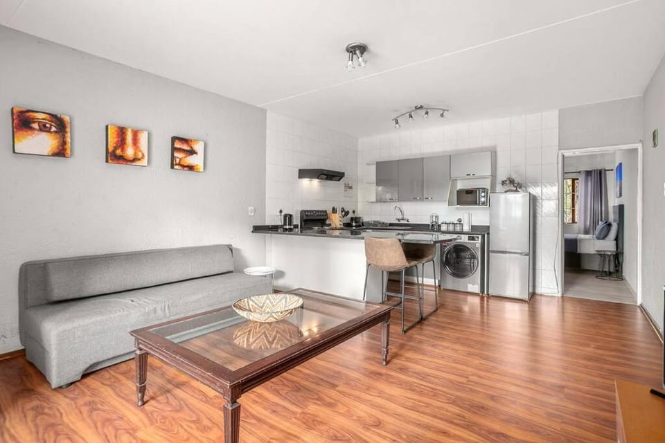 Kitchen or kitchenette, Seating area