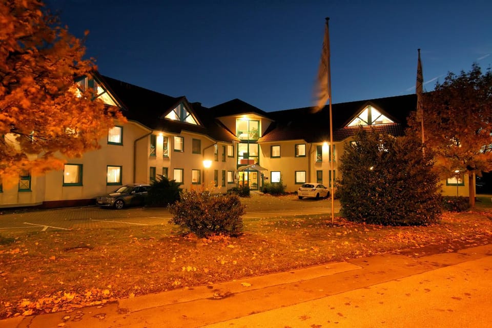 Facade/entrance, Night