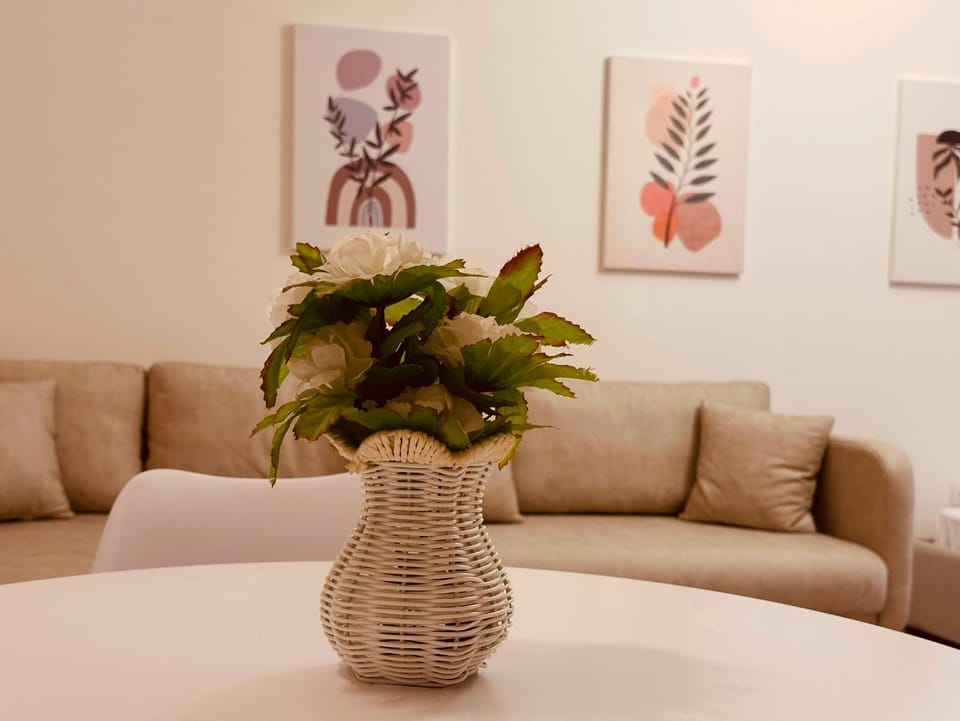 Living room, Decorative detail, Seating area