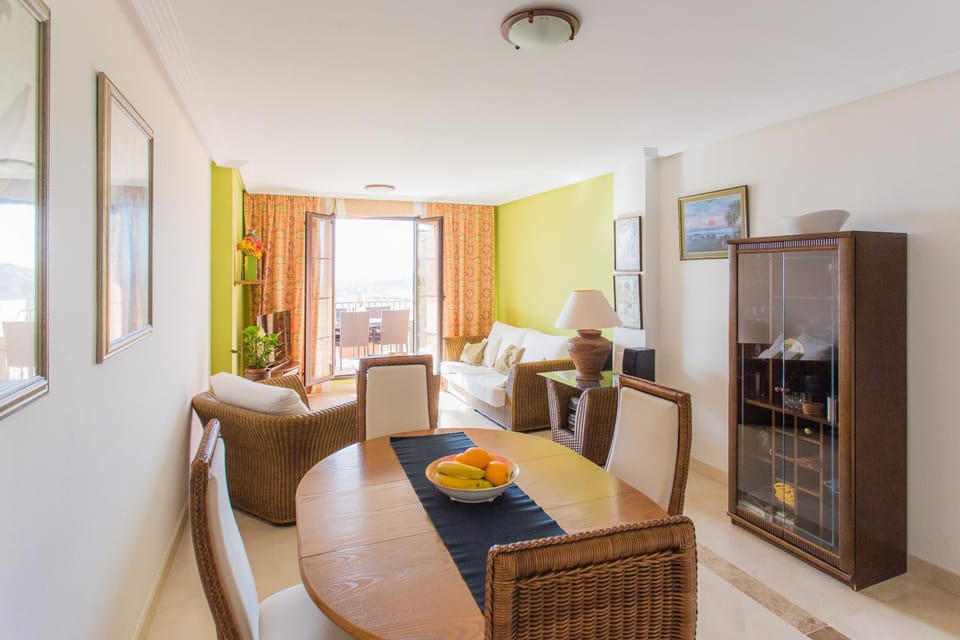 3-Bed Apt Sleeps 5 w Views & Golf & Country Club Apartment in Costa del Sol