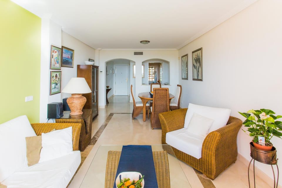 3-Bed Apt Sleeps 5 w Views & Golf & Country Club Apartment in Costa del Sol
