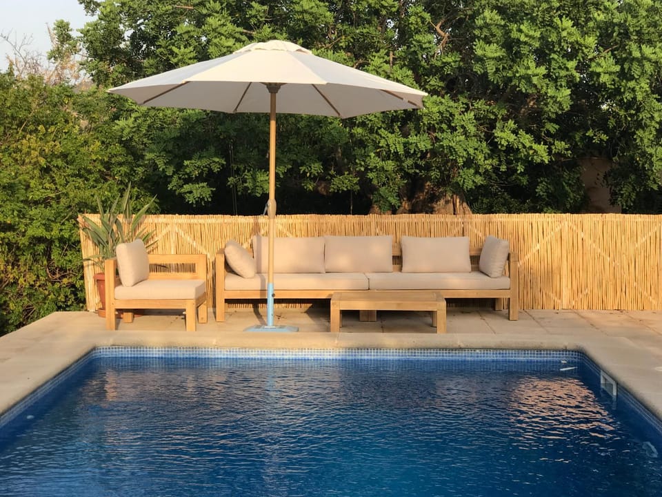 Seating area, Swimming pool, sunbed