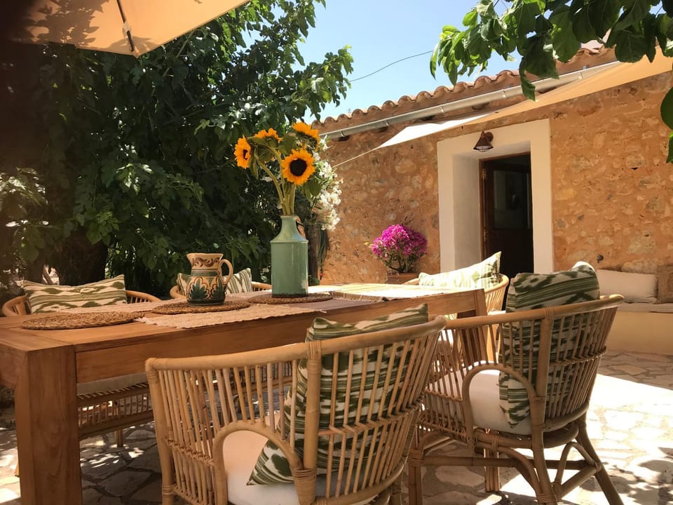 Patio, Dining area