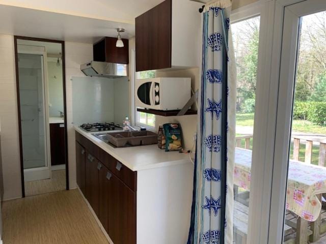 Mobil-Home Saint Cheron Campground/ 
RV Resort in Île-de-France