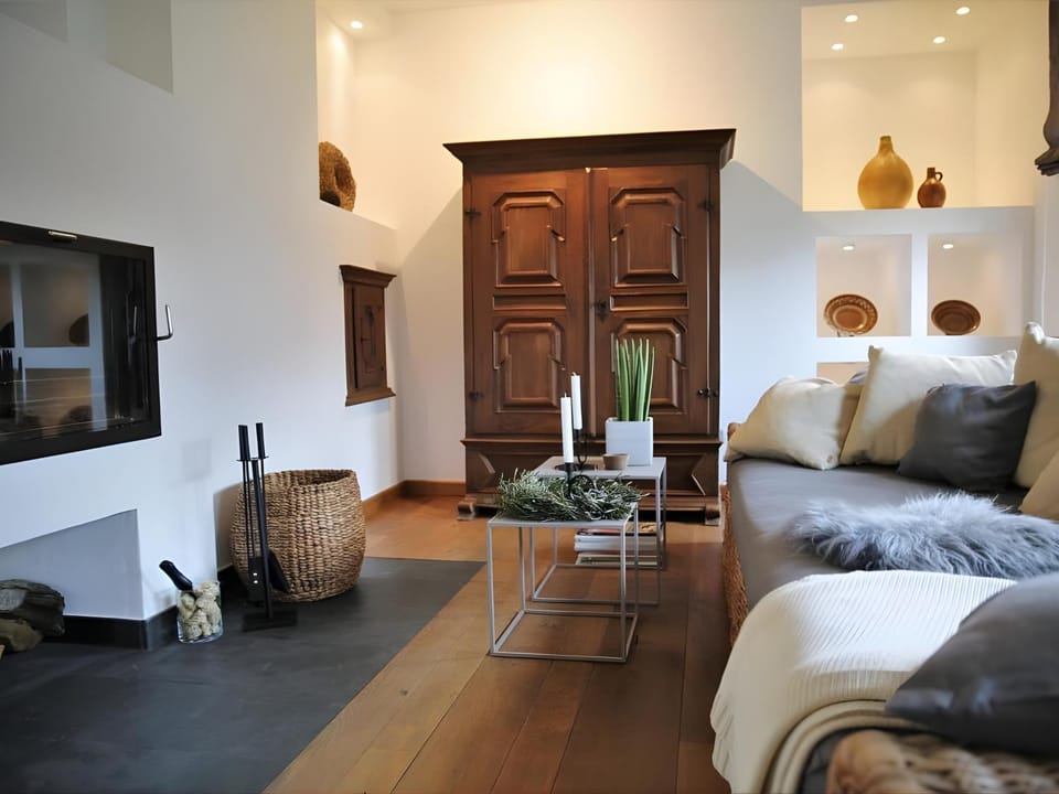 Living room, Seating area