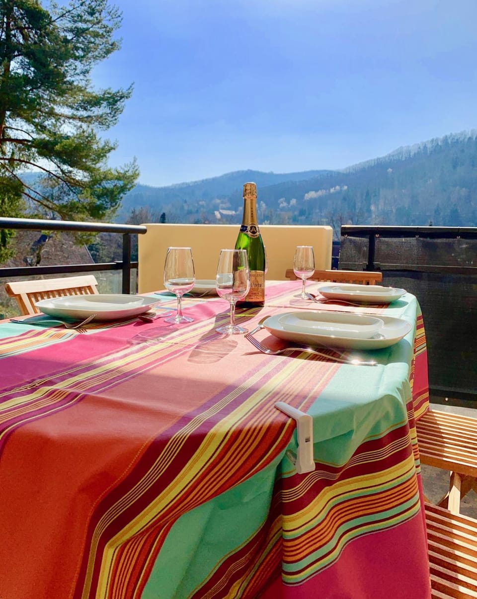 Balcony/Terrace, Dining area, Mountain view