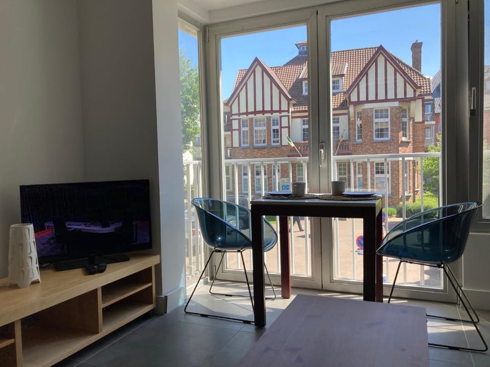 TV and multimedia, Dining area