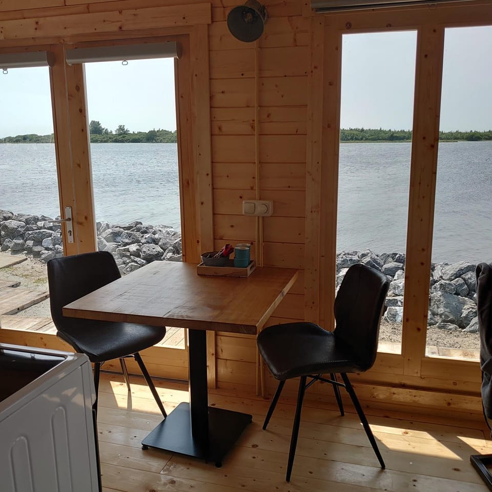 Dining area, Lake view