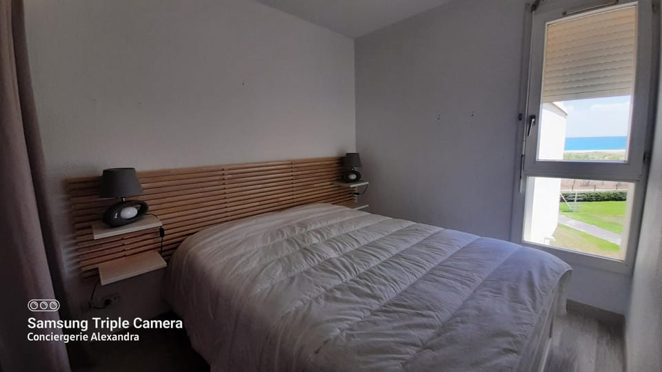 Bed, Photo of the whole room, Bedroom, Sea view
