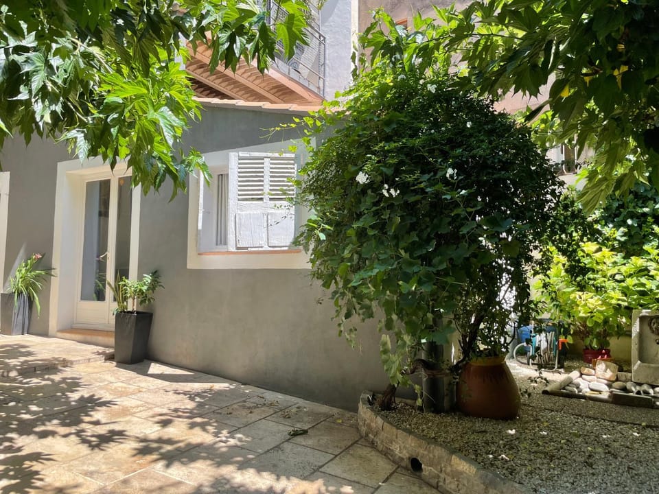 Maison Capucine Bed and Breakfast in Mèze