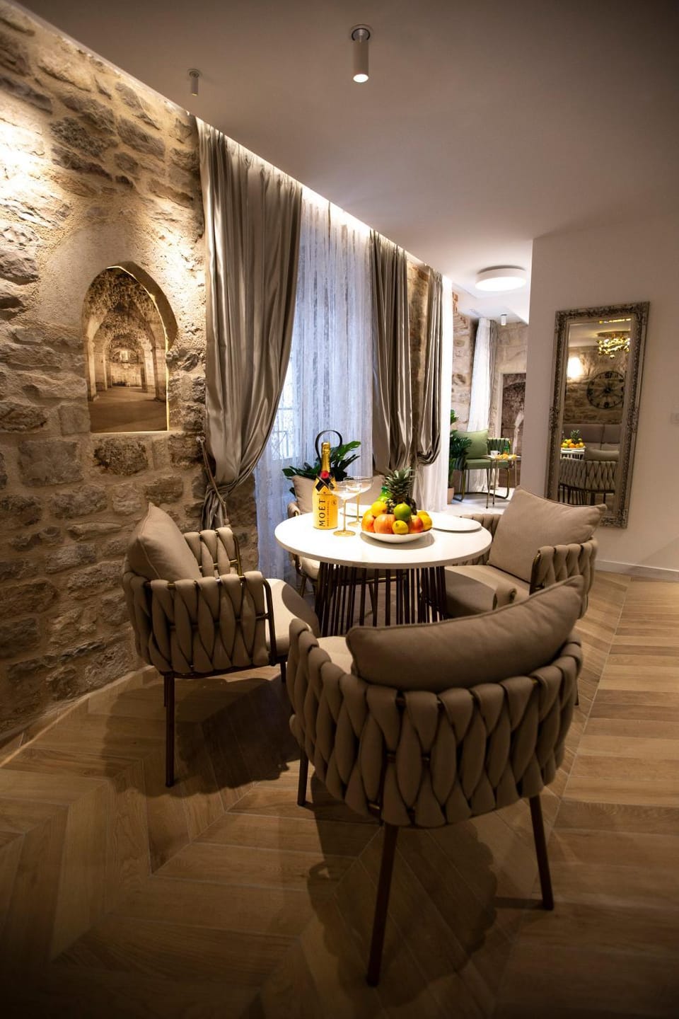 Seating area, Dining area