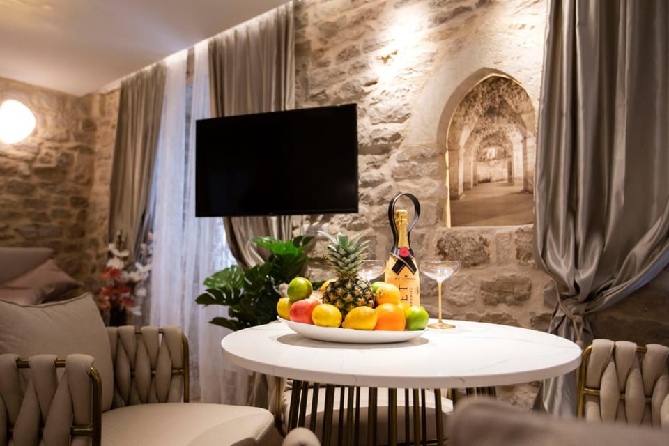 TV and multimedia, Dining area