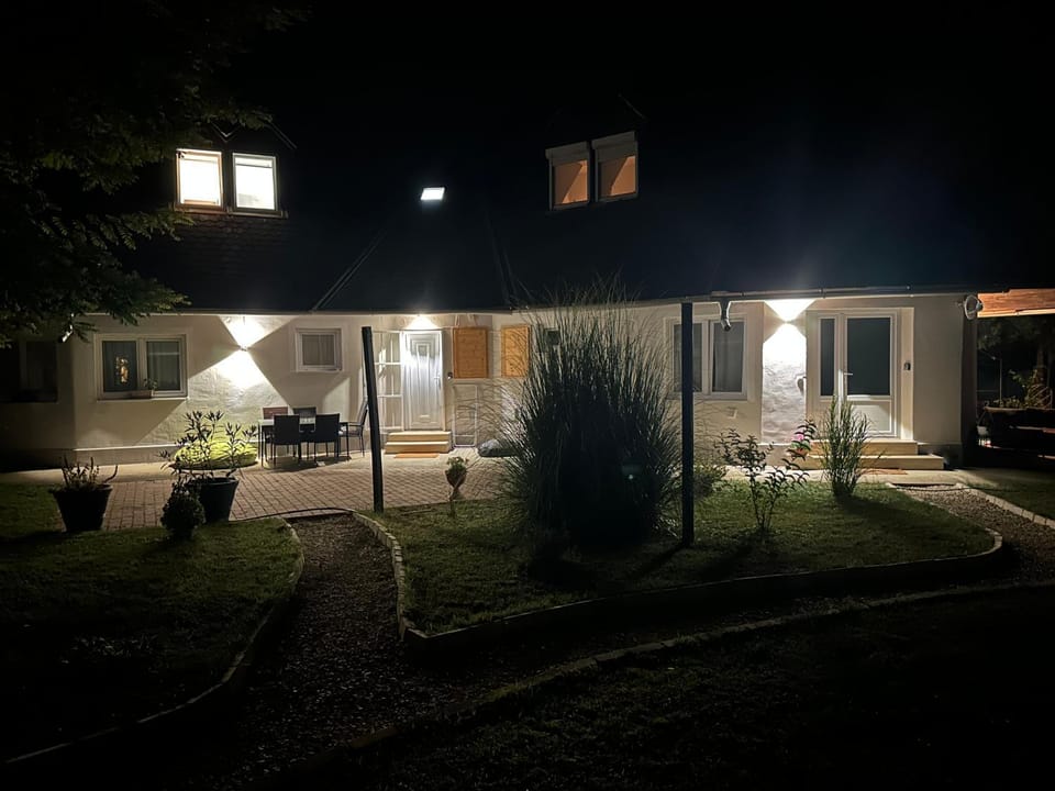 Levendulakert Siófok Apartmanház Apartment in Siófok