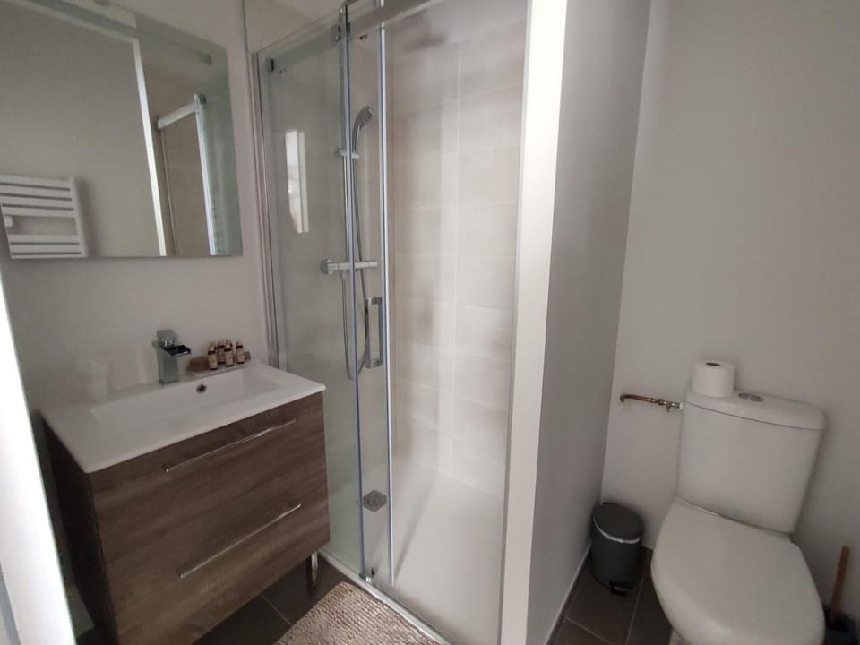 Shower, Toilet, Bathroom