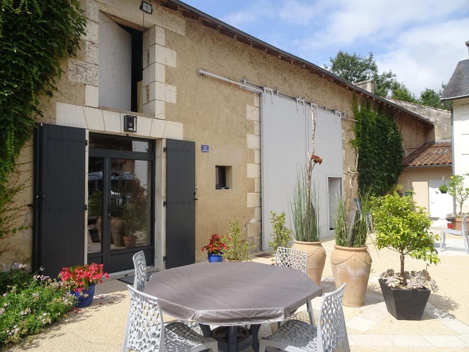 Patio, Facade/entrance
