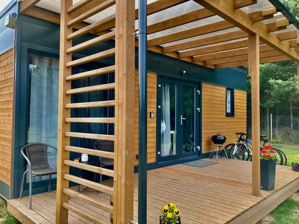 Cisy Resort-idealny dla gości ze zwięrzętami,ogrodzony teren na wyłączność,150 m od jeziora Nature lodge in Poland
