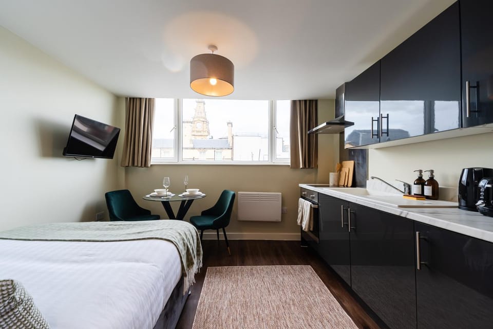 Kitchen or kitchenette, Bedroom