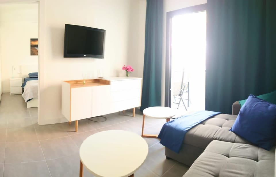 Communal lounge/ TV room, TV and multimedia, Living room, Seating area