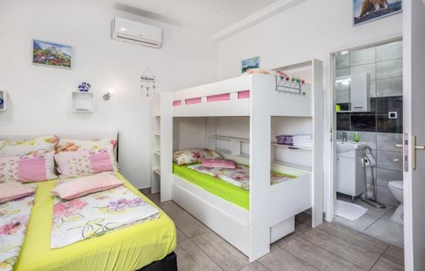 Villa Dora ##2 Bed and Breakfast in Crikvenica