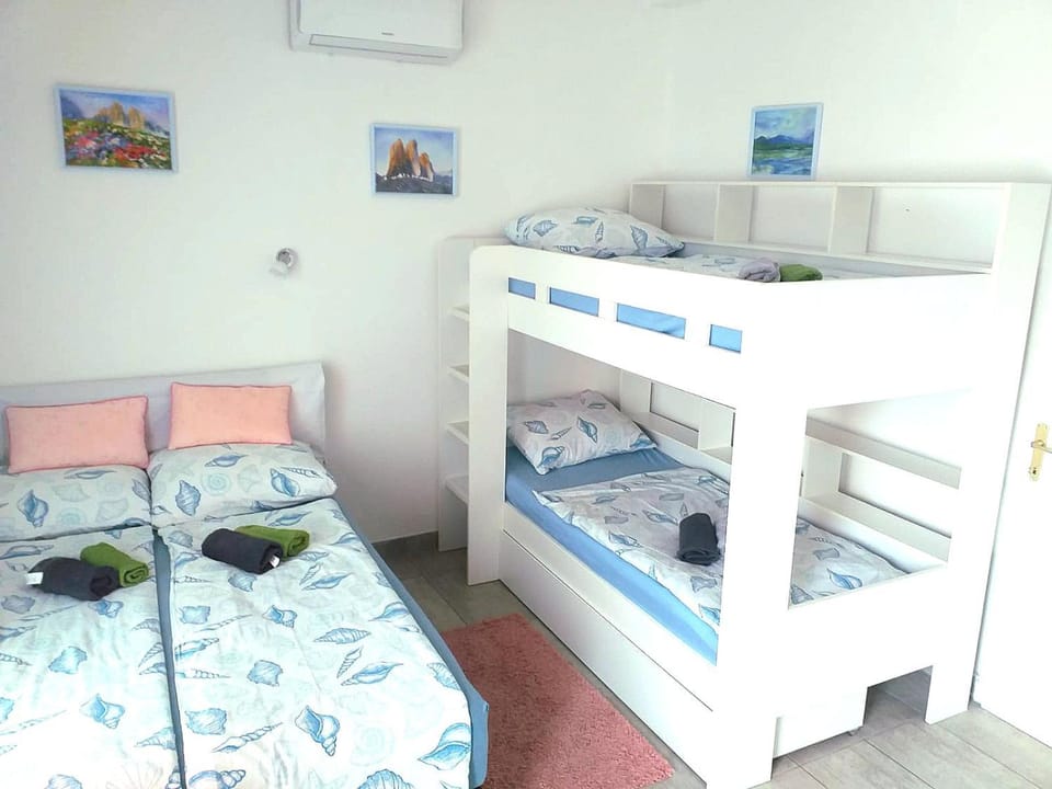 Villa Dora ##2 Bed and Breakfast in Crikvenica