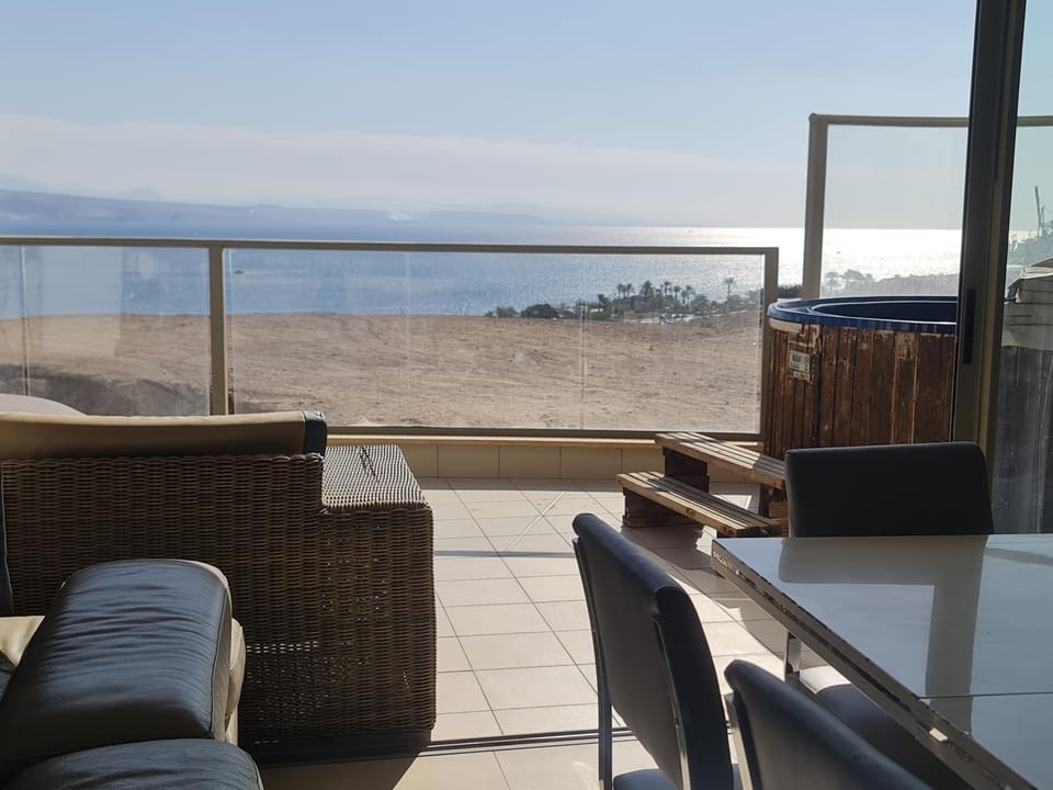 New on booking !! Top Exclusive apartment with jacuzzi and full sea view-lotus 40 Apartment in Eilat
