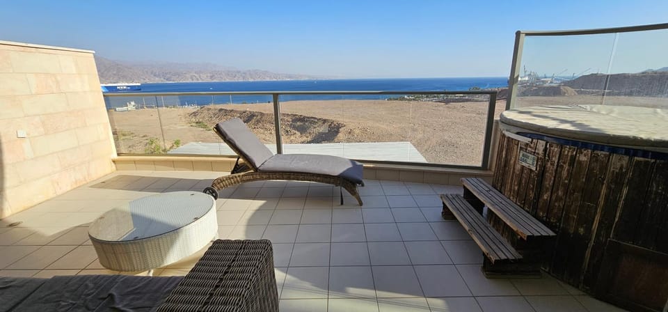 New on booking !! Top Exclusive apartment with jacuzzi and full sea view-lotus 40 Apartment in Eilat