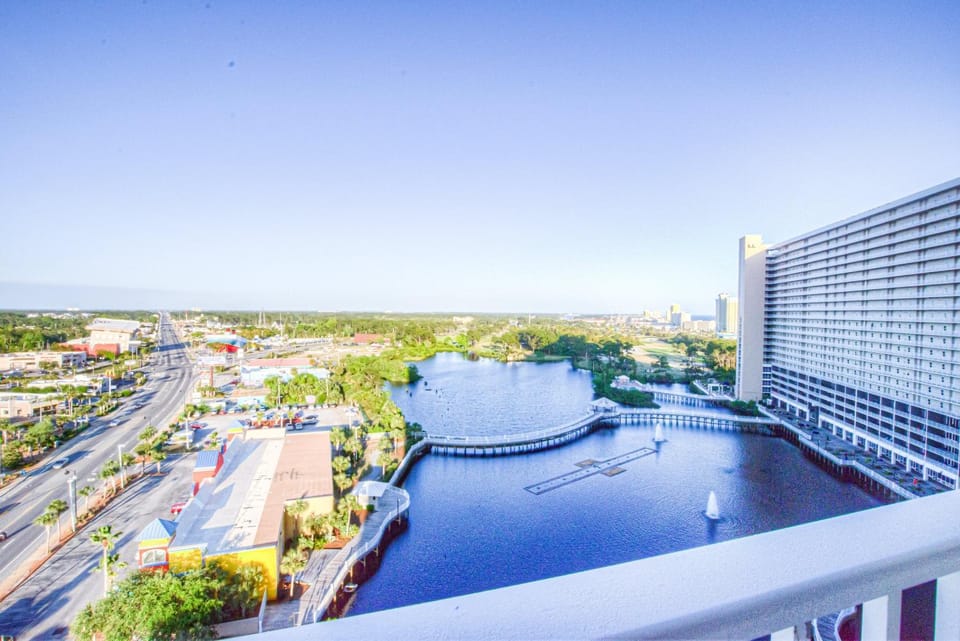 BEAUTIFUL 3 BD Laketown Wharf 1133- Best Amenities! House in Panama City Beach