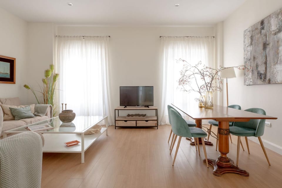 Plaza Nueva 2 Bedrooms & 2 Bathrooms Apartment in Seville