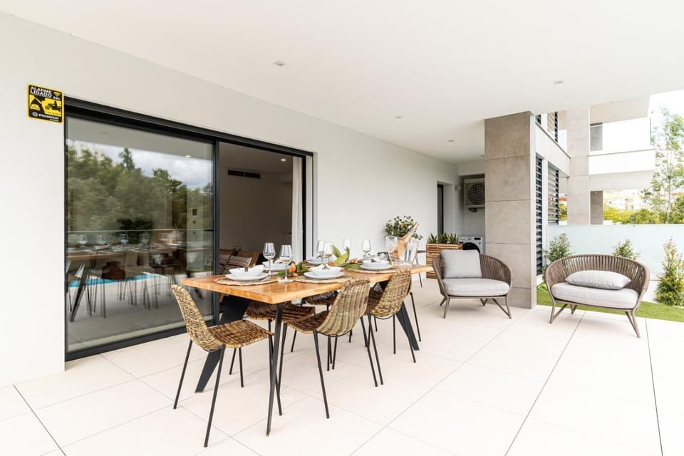 Swimming pool, Breakfast