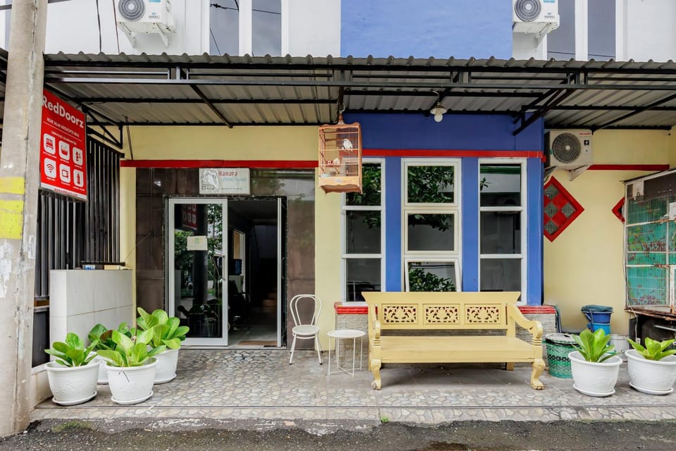 Facade/entrance