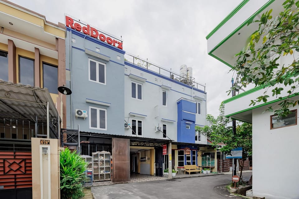 Facade/entrance