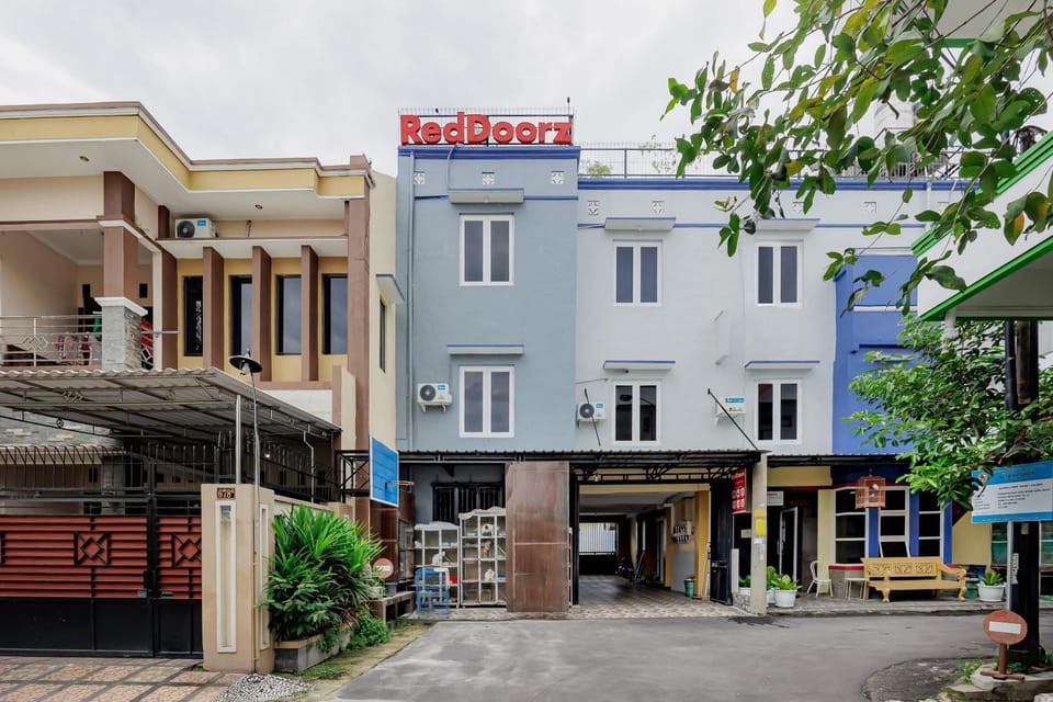 Facade/entrance