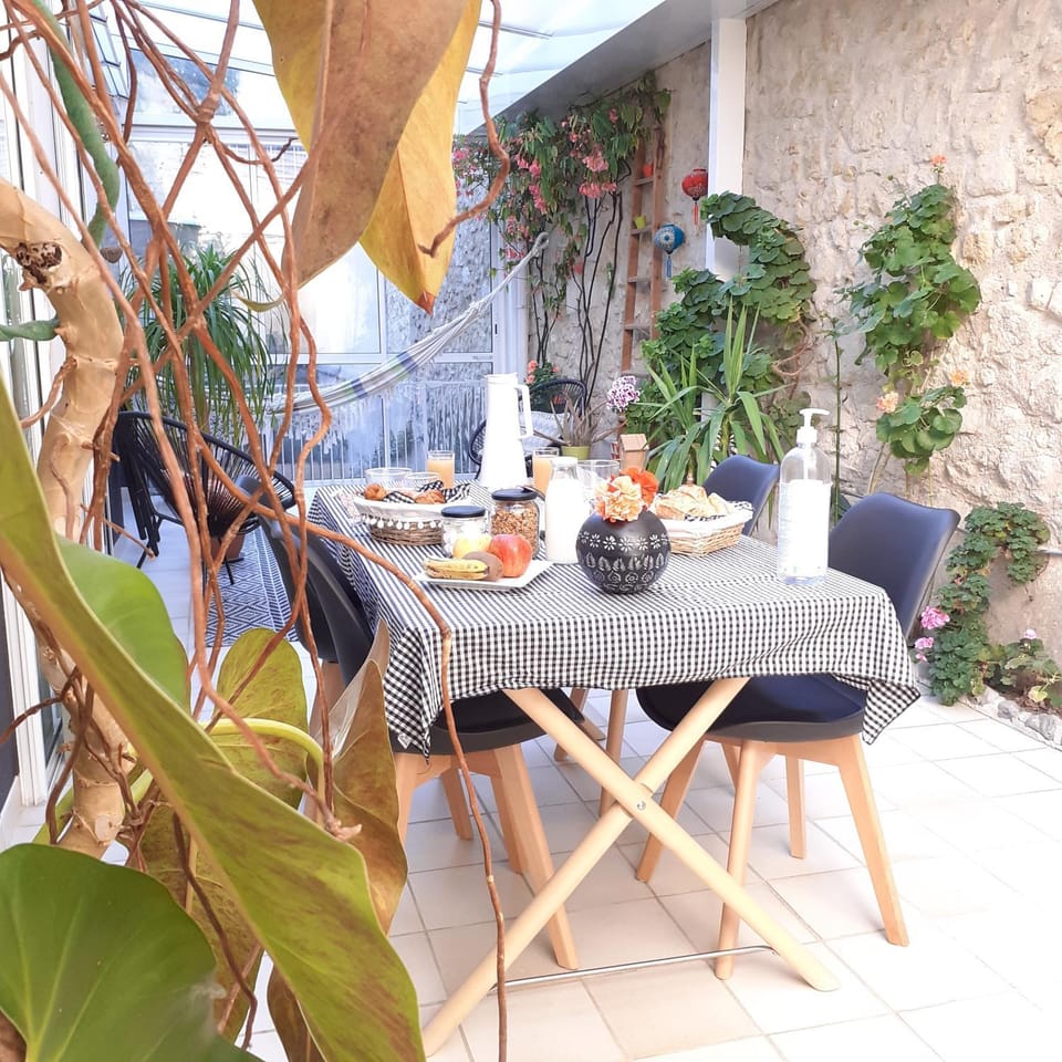 Patio, Balcony/Terrace, Seating area, Dining area, Breakfast