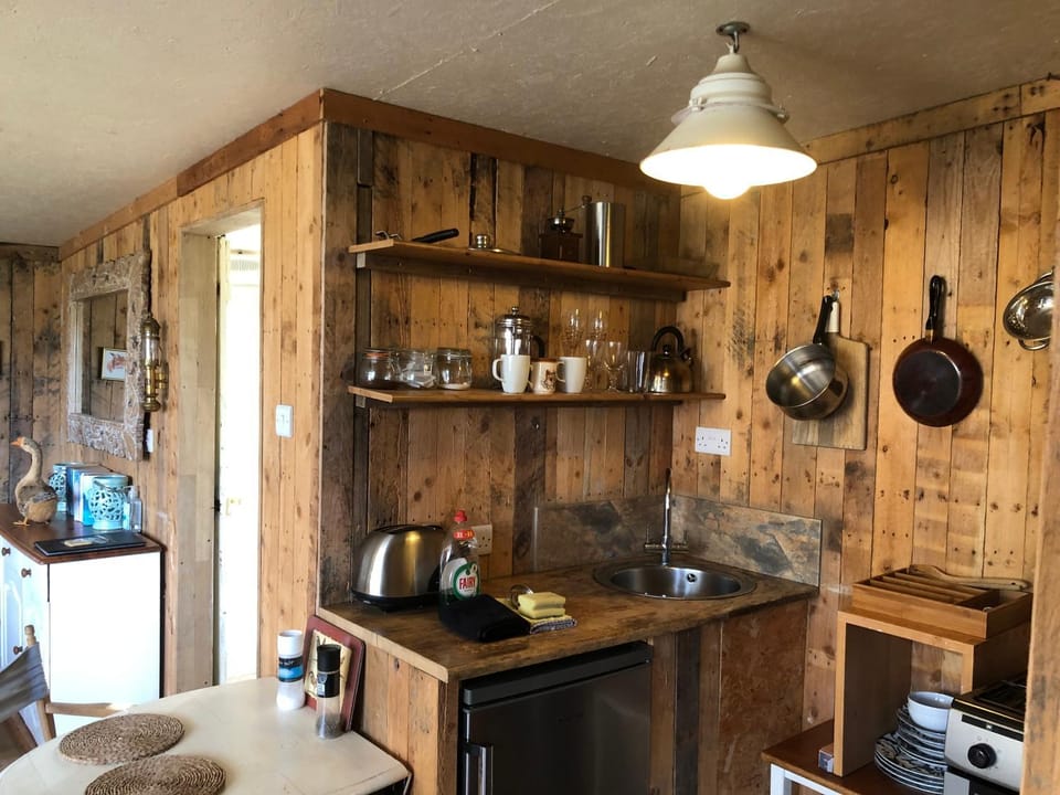 FoxesDen, Unique Eco Cabin, Dartmoor views Cabin in England