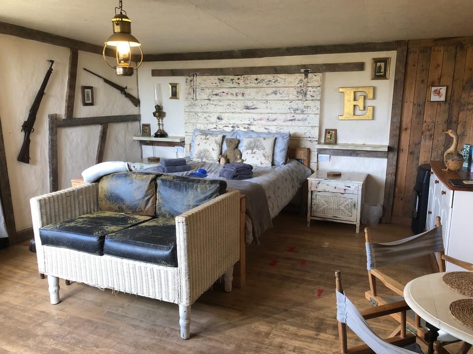 FoxesDen, Unique Eco Cabin, Dartmoor views Cabin in England