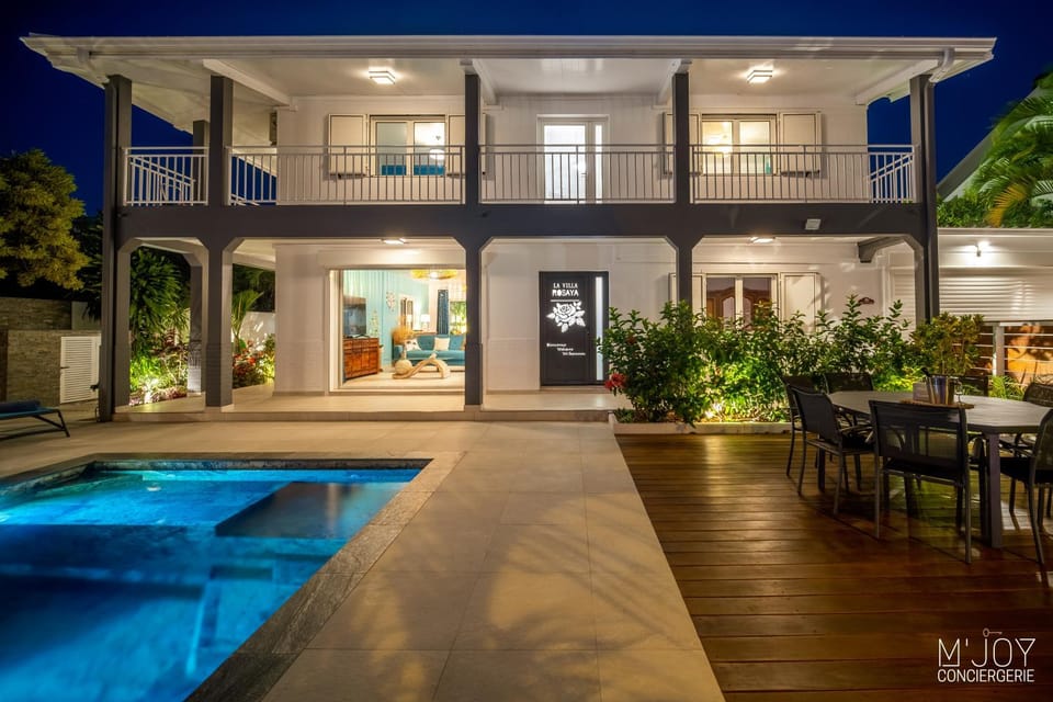 Facade/entrance, Swimming pool