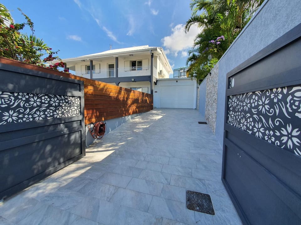 Property building, Facade/entrance