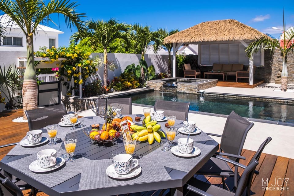 Patio, Dining area, Swimming pool