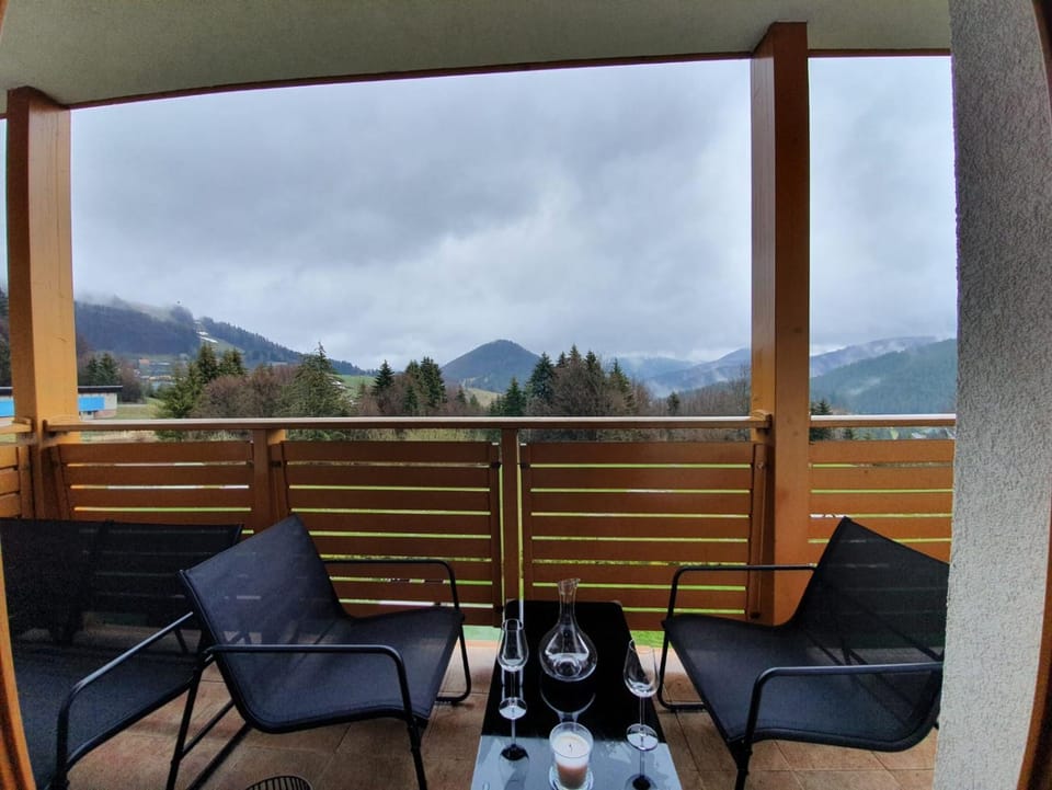 Balcony/Terrace, Mountain view