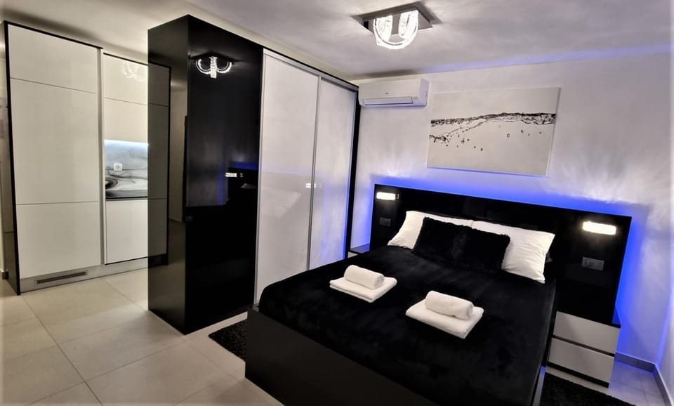 Kitchen or kitchenette, Photo of the whole room, Bedroom