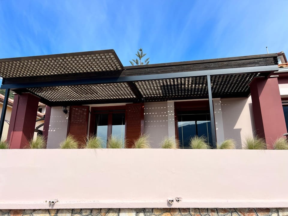 Property building, Balcony/Terrace, Balcony/Terrace
