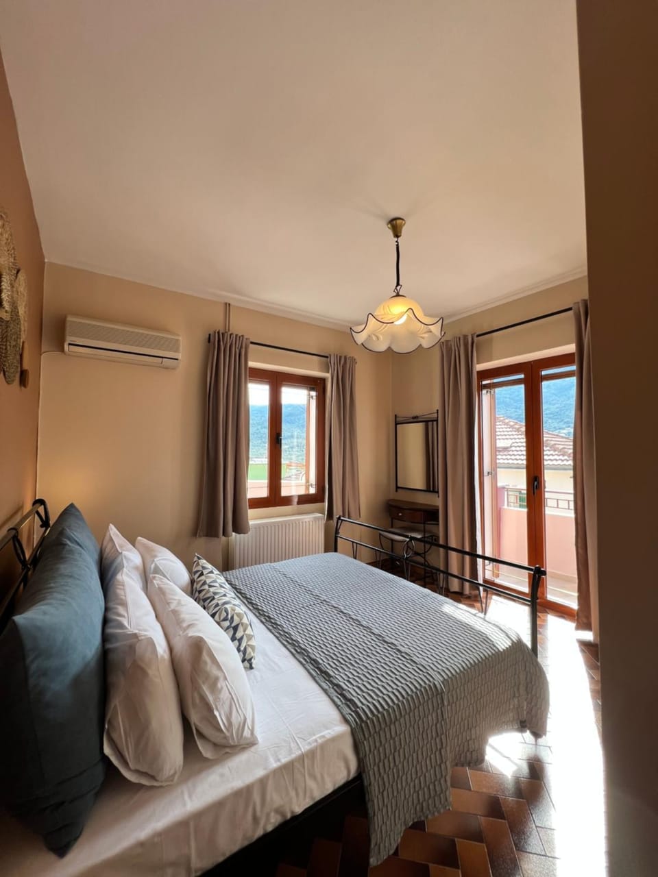 Bed, Photo of the whole room, Bedroom, air conditioner