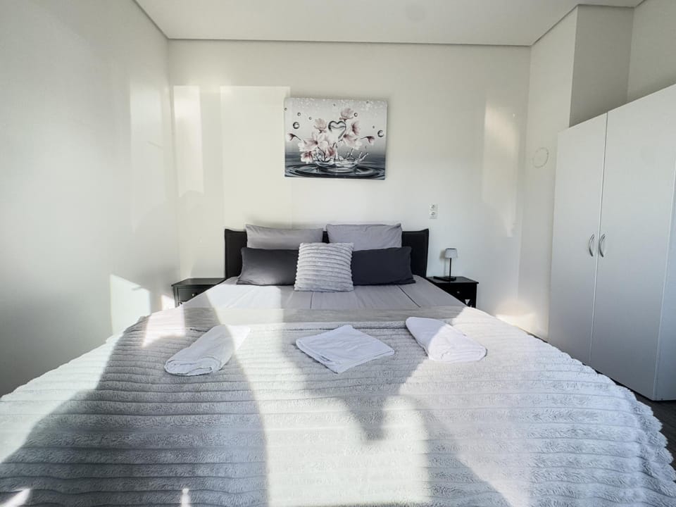 Bed, Photo of the whole room, Bedroom, wardrobe