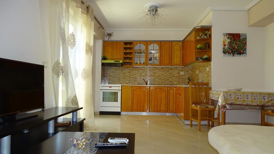 Kitchen or kitchenette, Seating area