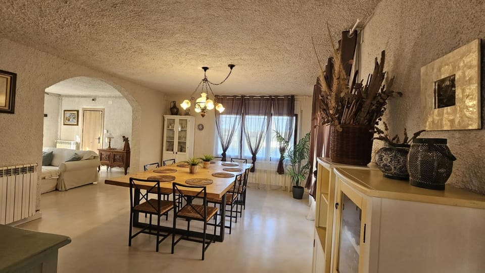 Seating area, Dining area