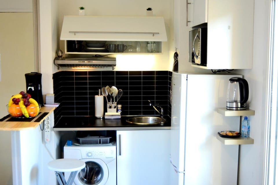 Coffee/tea facilities, Kitchen or kitchenette, Communal kitchen