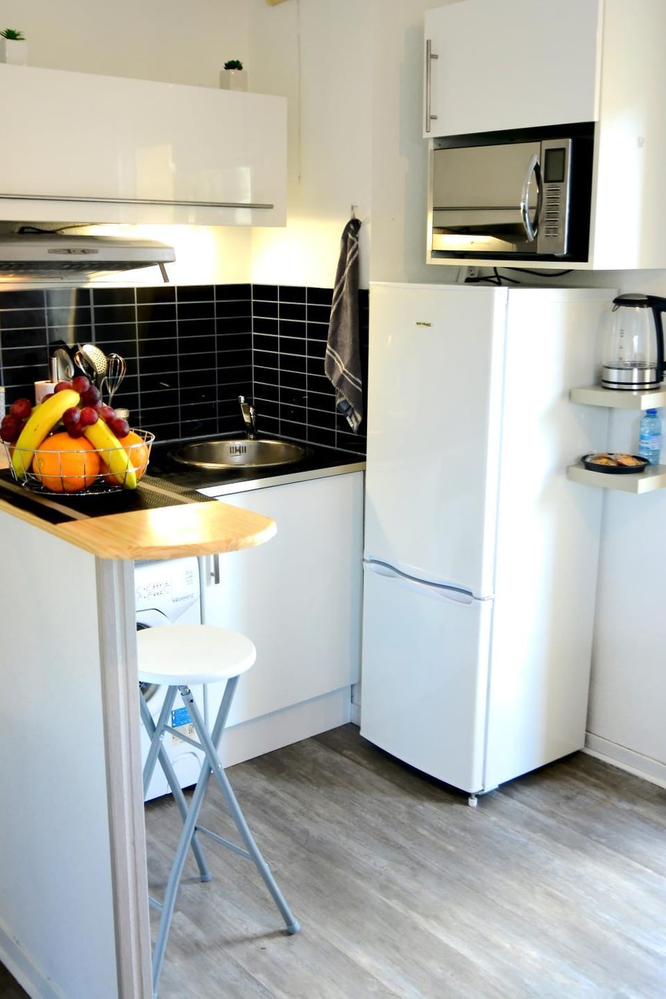 Kitchen or kitchenette, Dining area, Communal kitchen, minibar