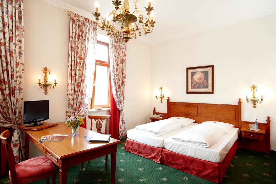 Bed, Photo of the whole room