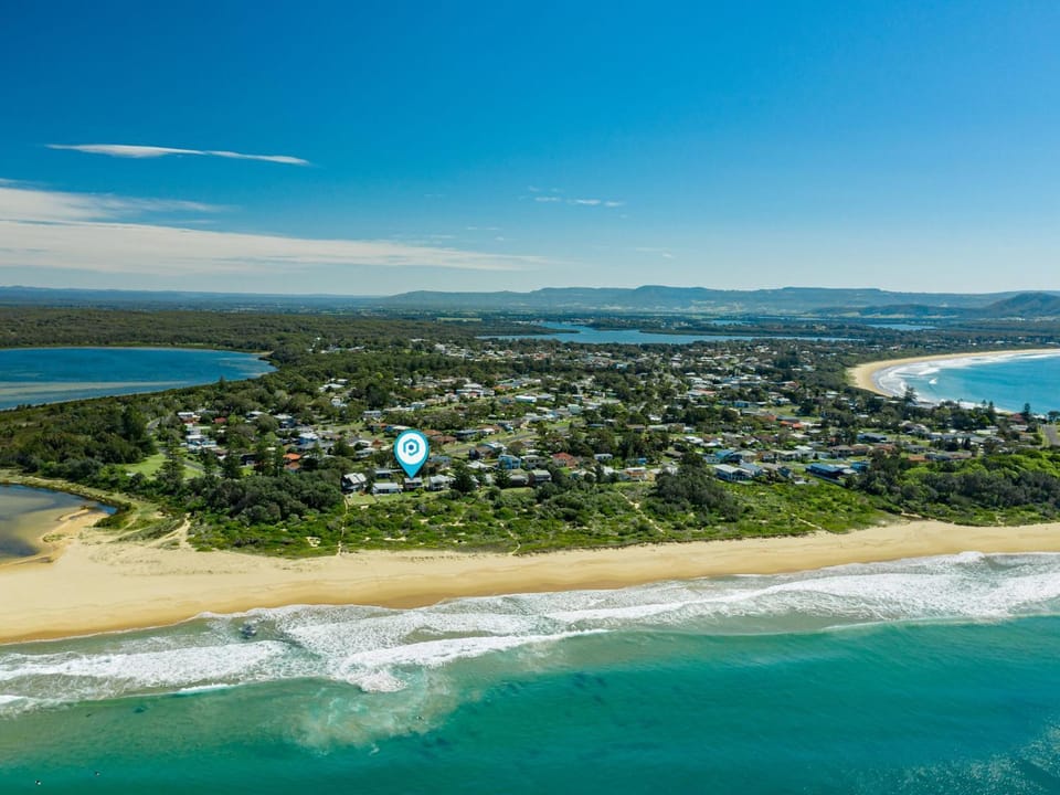 Endless Summer I Pet Friendly Absolute Beachfront House in Culburra Beach